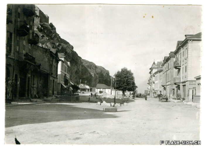 La place du Midi depuis l’ouest, 1918 © Archives de la Ville de Sion