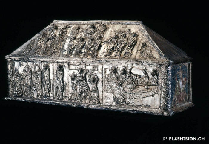 La grande châsse de la cathédrale de Sion destinée à l’origine à recueillir les reliques de saint Théodule, milieu du 11e siècle © Musées cantonaux du Valais - Heinz Preisig, Musée d’histoire du Valais, dépôt du Chapitre cathédral de Sion