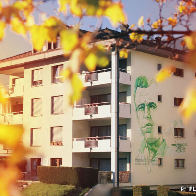 Fresque hommage réalisée par Pascal Bérod en 2014, au numéro 16 de la rue Hermann-Geiger, 2018 © Pentamedia, Archives de la Ville de Sion