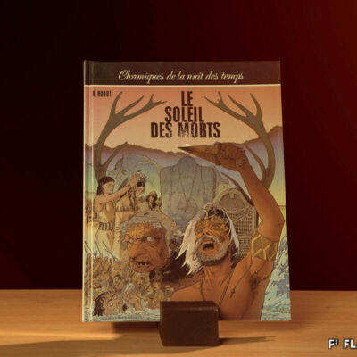 Illustration des stèles découvertes sur le site archéologique du Petit-Chasseur au travers de la bande-dessinée « Le soleil des morts », 1992 © Pentamedia, André Houot & Alain Gallay – Editions du Lombard, Bruxelles