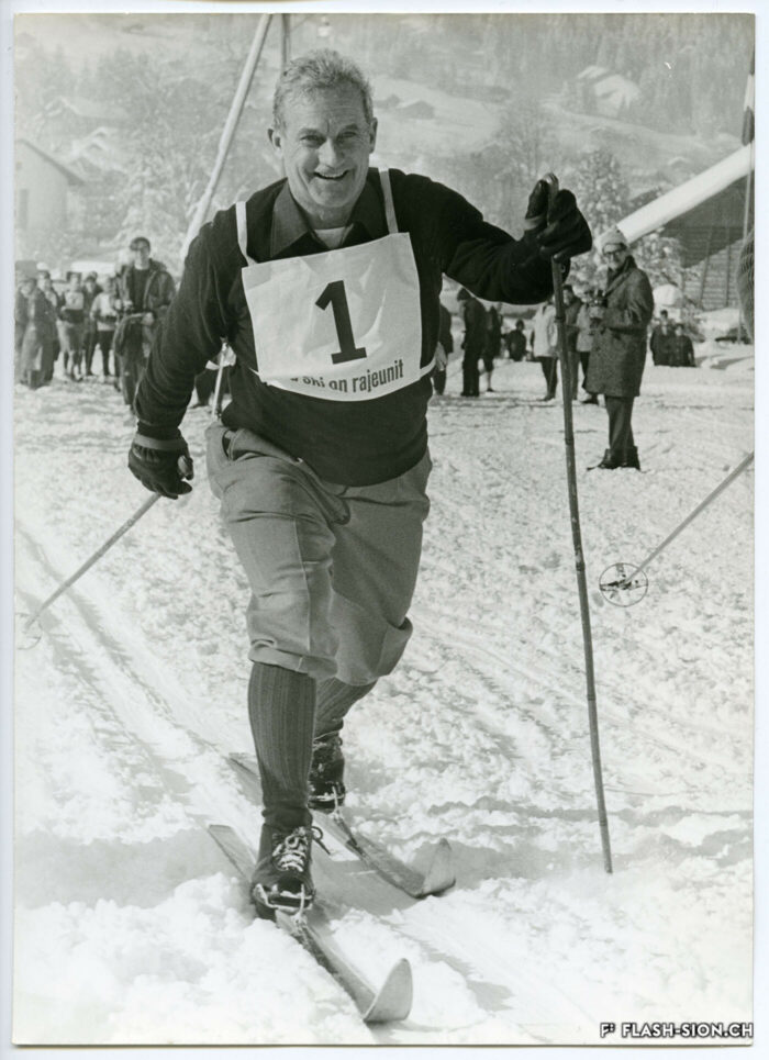 Le parlementaire fédéral Roger Bonvin dans une épreuve de ski à St-Moritz, 1960 © ASL, Archives de la Ville de Sion – dépôt Charlotte et Monique Bonvin