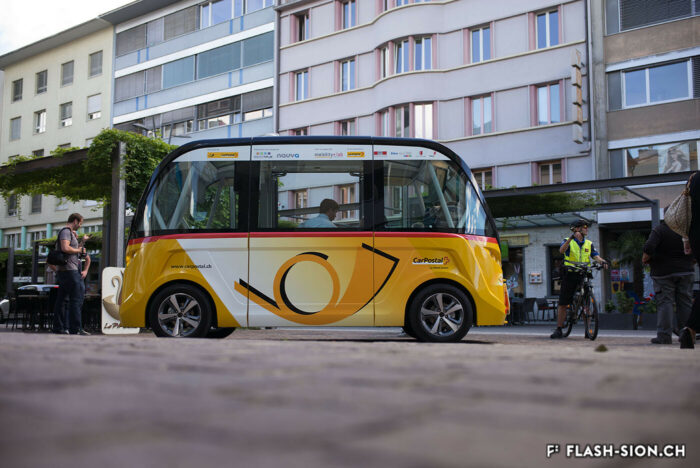 Navette SmartShuttle à l’espace des Remparts, 2017 © Claude Coeudevez, Archives de la Ville de Sion