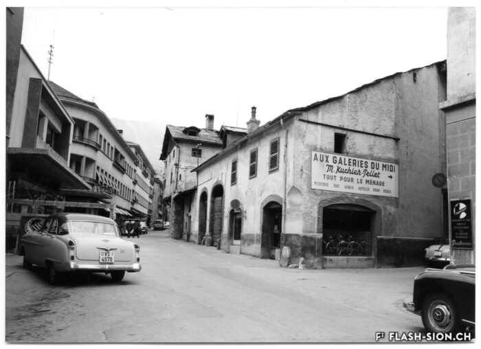 ue de la Porte-Neuve, vers 1955 © G. Métrailler-Borlat, Archives de la Ville de Sion