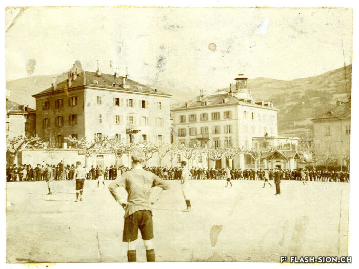 Match Sion-Viège sur la place de la Planta, 1920 © Archives de la Ville de Sion