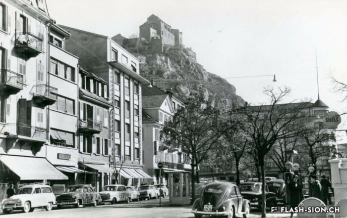 La place du Midi, vers 1950 © Photo A.T. Deprez - Sion, Archives de la Ville de Sion