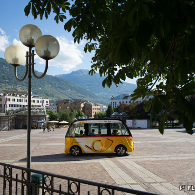 Navette SmartShuttle sur la place de la Planta, 2017 © Claude Coeudevez, Archives de la Ville de Sion
