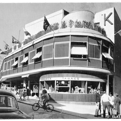 Les « nouveaux » Magasins Kuchler-Pellet, réalisés entre 1961 et 1963 par les architectes André Perraudin & Jean Suter, 1964 © G. Métrailler-Borlat, Archives de la Ville de Sion