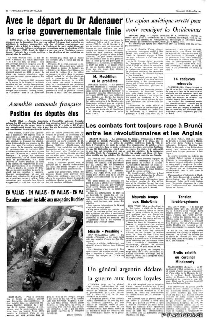 « Escalier roulant installé aux magasins Kuchler », Feuille d’avis du Valais, 12 décembre 1962 © Photo Philippe Schmid