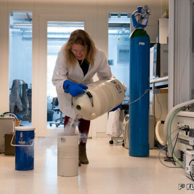 Utilisation d’azote liquide dans l’étude de la porosité des structures organométalliques (MOF), par exemple pour le nettoyage de l’eau, 2018 © Marie-Thé et Etienne Roux, EPFL Valais Wallis