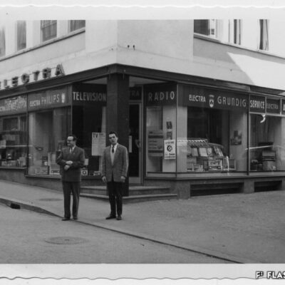 Vitrine du nouveau magasin Electra à la rue de la Porte-Neuve, novembre 1958 © Archives de la Ville de Sion, fonds Michelotti