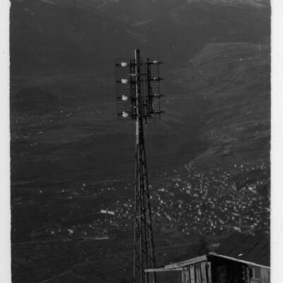 Le pylône définitif de Veysonnaz, tri-directionnel et d’une hauteur de 15 m, 24 avril 1959. © Archives de la Ville de Sion, fonds Michelotti