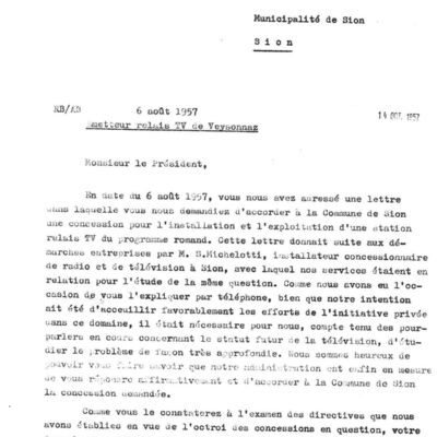 Grâce au soutien de Roger Bonvin, la commune reçoit enfin des PTT l’accord pour la concession d’un émetteur-relais TV à Veysonnaz, 14 octobre 1957 © Archives de la Ville de Sion, fonds Michelotti