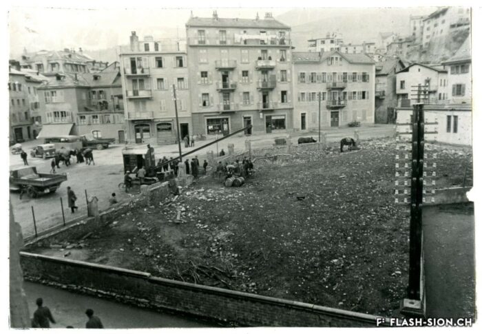 La pelle mécanique remplacerait 60 ouvriers : la grogne des travailleurs se fait vite entendre, 1937 © Archives de la Ville de Sion
