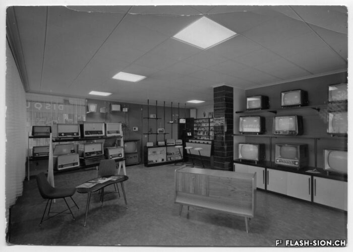 Intérieur du nouveau magasin Electra à la rue de la Porte-Neuve, novembre 1958 © Archives de la Ville de Sion, fonds Michelotti