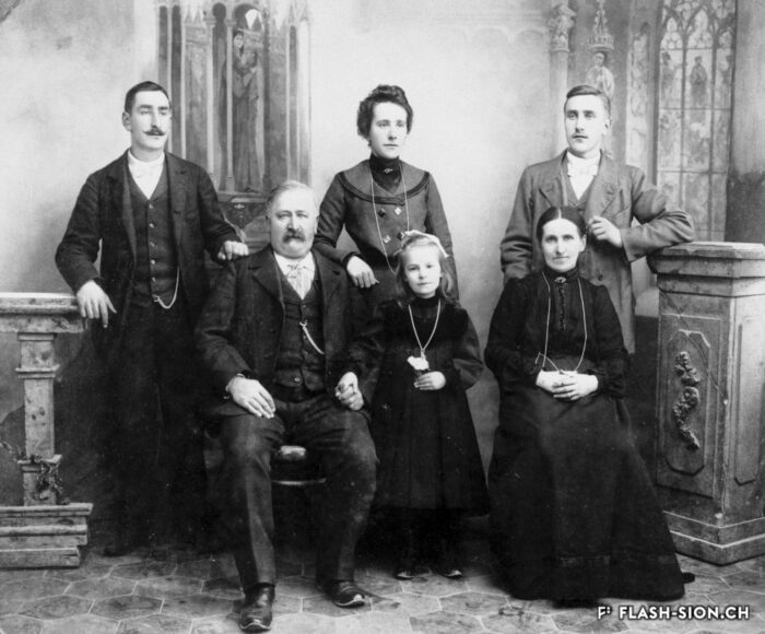 Famille Michel Fasanino, 1900 © Pierre Favrat – Sion, Collection privée Léonard Bertelletto