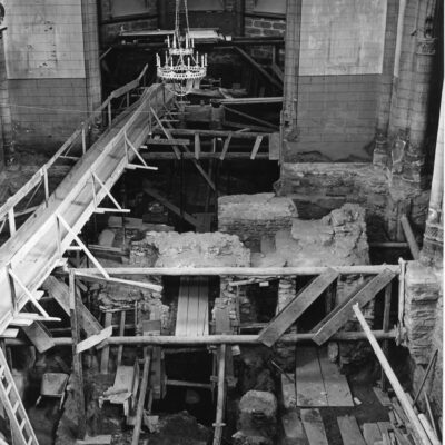 Etat des fouilles à St-Théodule avant la création de la nouvelle dalle sur le caveau archéologique © Fonds François-Olivier Dubuis, OCA, 1961