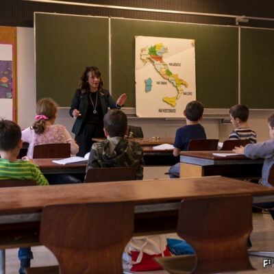 Classe italienne de Mme Caterina Gallicchio © Pentamedia, Archives de la Ville de Sion, 2019