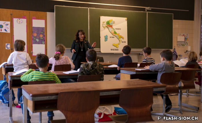 Classe italienne de Mme Caterina Gallicchio © Pentamedia, Archives de la Ville de Sion, 2019
