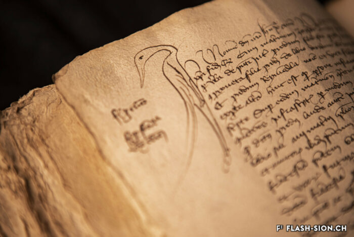 Lettrine animalière donnant corps aux actes du notaire lombard Ambrosius de Poldo, 1425 © Pentamedia, Archives du Chapitre de Sion, 2019