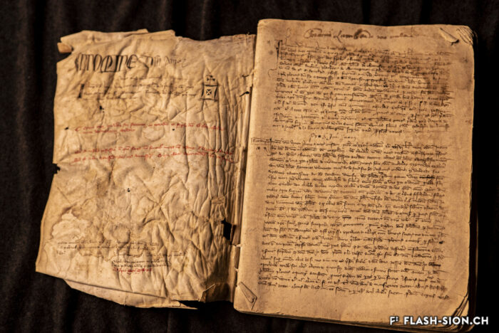 Début du registre du notaire François Lombard, 1331-1343 © Pentamedia, Archives du Chapitre de Sion, 2019