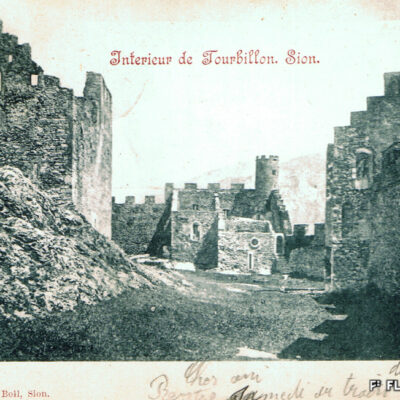 Cour intérieure du château de Tourbillon, 1900 env. © Edition Wwe. J. Boll – Sion, Archives de la Ville de Sion