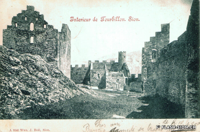 Cour intérieure du château de Tourbillon, 1900 env. © Edition Wwe. J. Boll – Sion, Archives de la Ville de Sion