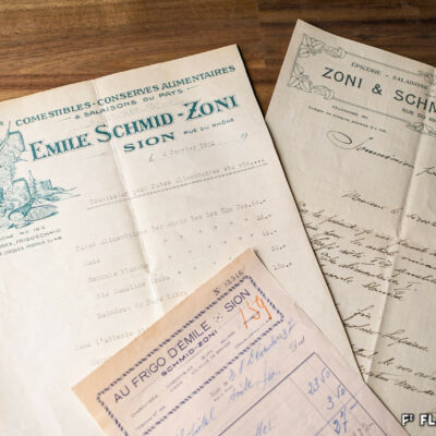 En-têtes de factures de l’épicerie Emile Schmid-Zoni « Au frigo d’Emile », rue du Rhône, 1932, 1935, 1937 © Pentamedia, Archives de la Ville de Sion, 2020