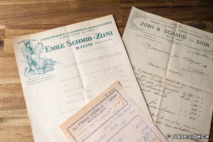En-têtes de factures de l’épicerie Emile Schmid-Zoni « Au frigo d’Emile », rue du Rhône, 1932, 1935, 1937 © Pentamedia, Archives de la Ville de Sion, 2020