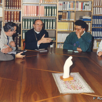 Interview du cardinal Henri Schwery par les journalistes en herbe de l’Occhio, 1991 © archives privées Piero Marino