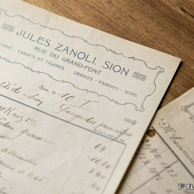 En-têtes de factures de l’épicerie Jules Zanoli, rue du Grand-Pont, 1922, 1927 © Pentamedia, Archives de la Ville de Sion, 2020