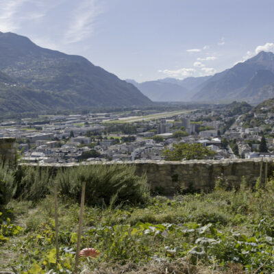 Jardin potager de Valère et vue sur la ville © Pentamedia, Archives de la Ville de Sion, 2019