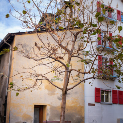 La place Marguerite Burnat-Provins, à l’emplacement de l’ancien bâtiment Garbaccia © Claude Coeudevez, Archives de la Ville de Sion, 2014