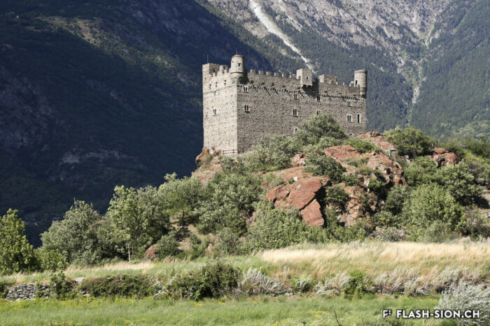 Le château d’Ussel, « construit » par Ebal II de Challant en 1343, l'un des plus gros châteaux médiévaux de la Vallée d'Aoste © Enrico Romanzi