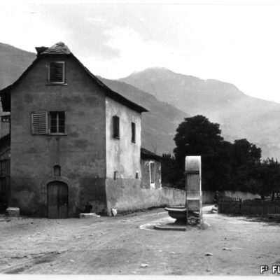 La Maison du Diable, construite entre 1515 et 1528 pour Georges Supersaxo, probablement par le maître-maçon Ulrich Ruffiner, 1902 env. © Archives de la Ville de Sion