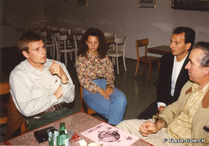 Interview d’Alain Geiger, ancien joueur du FC Sion, dans les locaux de la Colonia Italiana, 1992 © archives privées Piero Marino