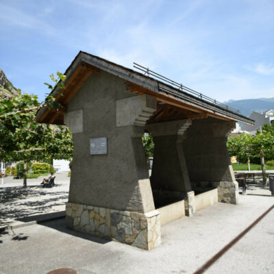 En 2009, une plaque commémorative est placée sur la fontaine-lavoir du Scex à l’occasion des 20 ans de l’association Valais-Argentine, 2021 © Pentamedia