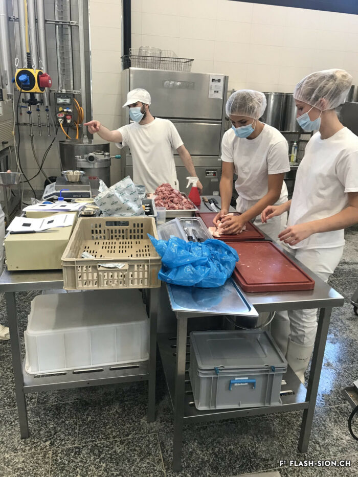 Etudiants dans les laboratoires de la Haute école d’ingénierie, filière technologie du vivant, 2021 © HES-SO Valais-Wallis