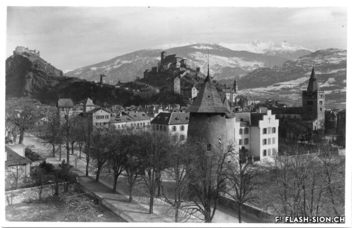 Avenue du Nord devenue Ritz au milieu du 20ème siècle, en hommage aux peintres Ritz, vers 1910, Archives de la Ville de Sion