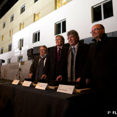 Inauguration du bâtiment d'Energypolis, Marcel Maurer, Jean-Michel Cina, Patrick Aebischer et Grégoire Dussex posant devant le bâtiment éclairé, 19.12.2014 © Claude Coeudevez, Archives de la Ville de Sion