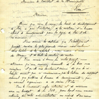 En 1908, la Société de Développement de Sion prend l’initiative de créer un bureau de renseignement pour la région de Sion et de ses environs, Archives de la Ville de Sion, fonds Office du tourisme