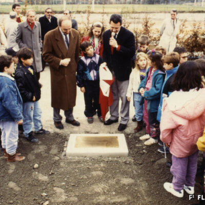 Inauguration d’une plaque pour les émigrés valaisans par Gilbert Debons, président de la Ville de Sion et Hector Staller, président de la Ville de San Jeronimo en Argentine, novembre 1991, Archives de la Ville de Sion
