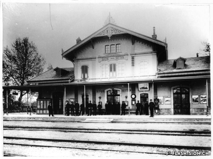 Façade sud, côté rails, vers 1900, Archives de la Ville de Sion