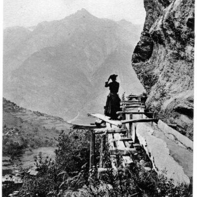 Promenade sur le bisse de Vex, 1905, C. Mussler, libraire-éditeur, Sion, Archives de la Ville de Sion