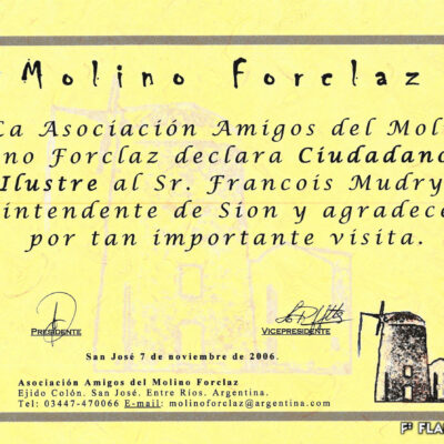 François Mudry, président de Sion, est déclaré citoyen d’honneur de Colón par la Fondation des Amis du Moulin Forclaz, 7 novembre 2006, Archives de la Ville de Sion