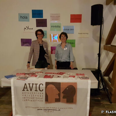 Stand de l’Association valaisanne d’interprétariat communautaire (AVIC) lors de la soirée des nouveaux arrivants, 2018 © AVIC