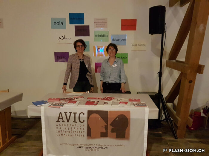 Stand de l’Association valaisanne d’interprétariat communautaire (AVIC) lors de la soirée des nouveaux arrivants, 2018 © AVIC