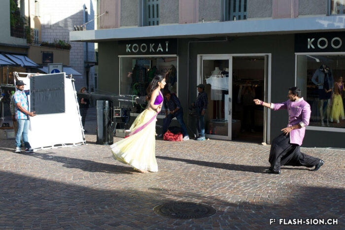 Tournage du film Bollywood Loukyam à la rue du Grand-Pont, 2014 © Claude Coeudevez, Archives de la Ville de Sion
