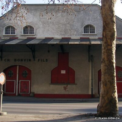 Bâtiment des pressoirs Bonvin, façade nord, 2008, archives de l’association Les Caves à Charles