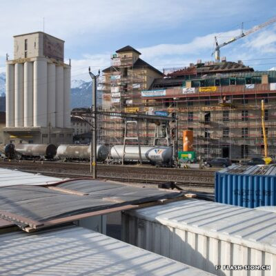 Le Moulin de Sion, dans ses échafaudages, en pleine transformation, 2018 © Claude Coeudevez, Archives de la Ville de Sion