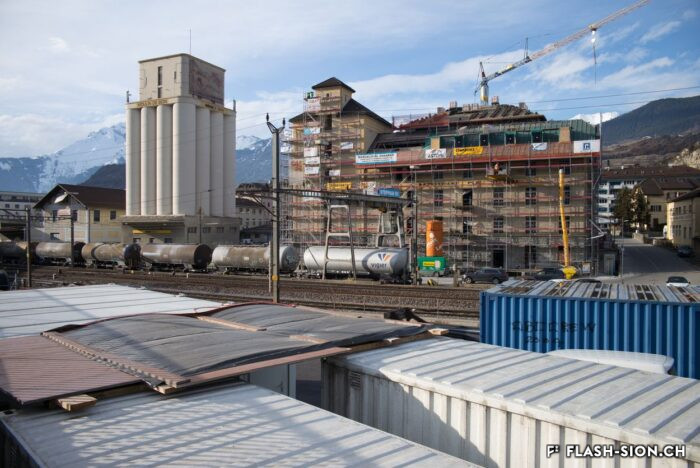 Le Moulin de Sion, dans ses échafaudages, en pleine transformation, 2018 © Claude Coeudevez, Archives de la Ville de Sion